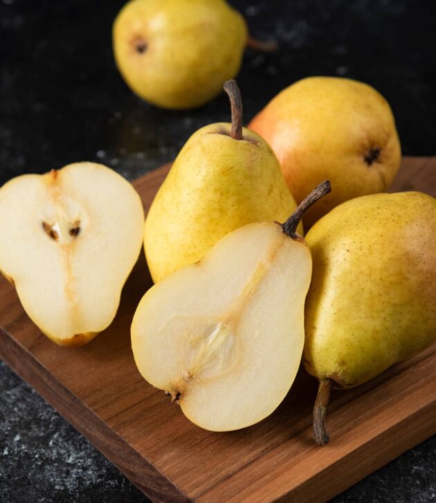 Yellow Bartlett pears - Image 2